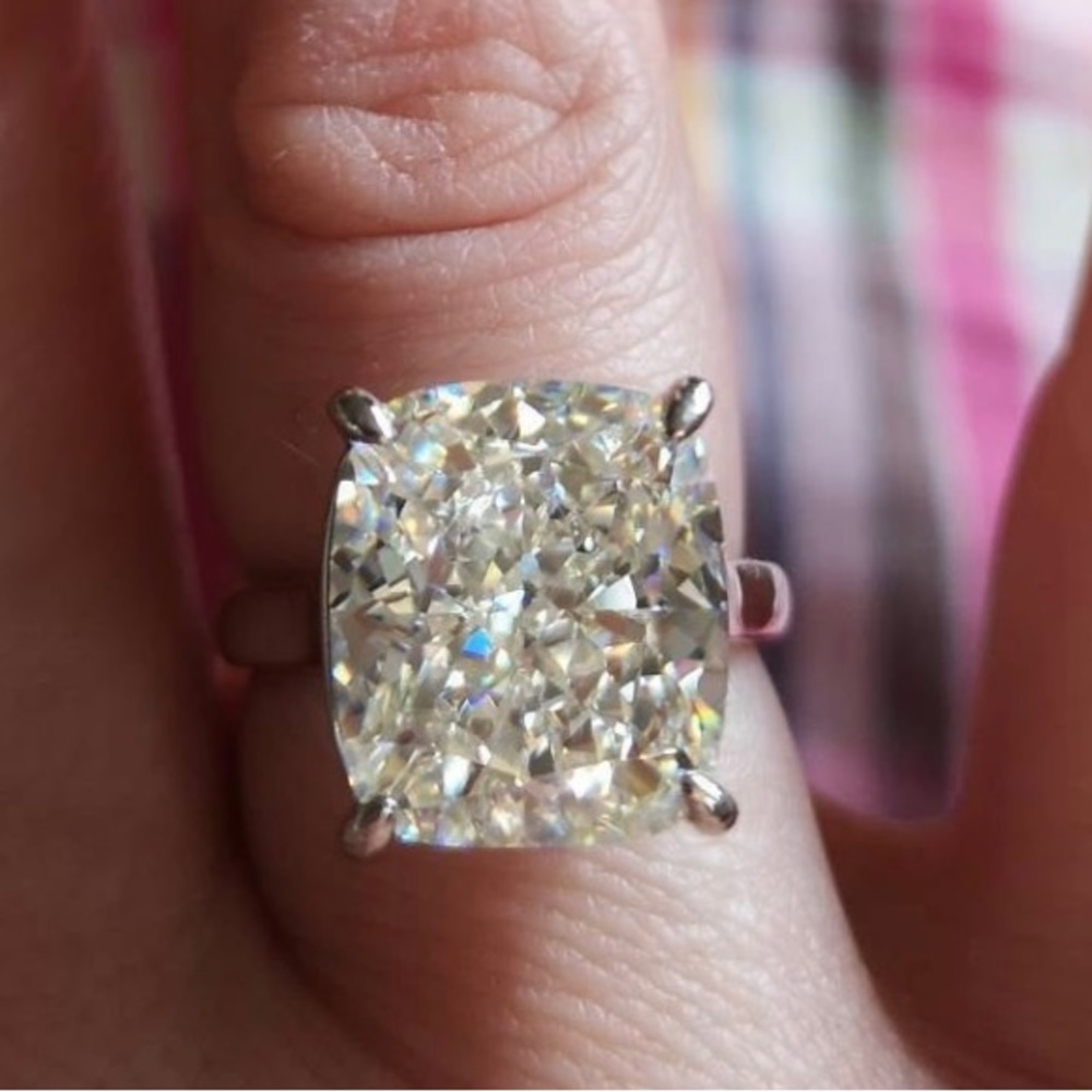 7 carat size 6 rhodium plated ring - Picture 9 of 10